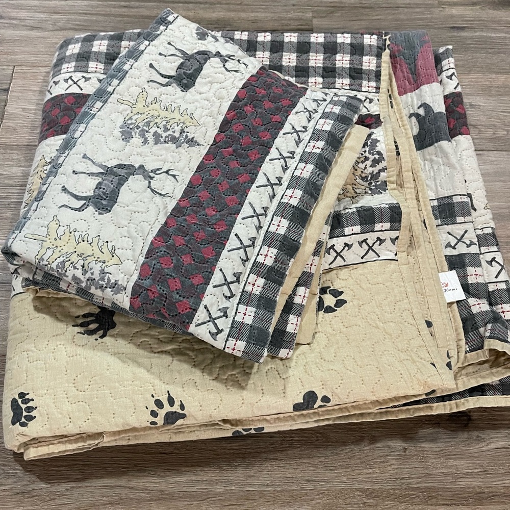 Queen size woodland quilt and 2 pillow cases